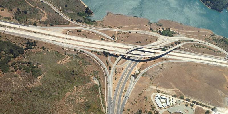 法拍房“捡漏”全攻略：从竞拍到过户的全流程详解与风险防范指南