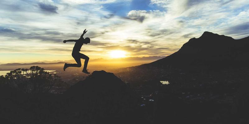 海外房产投资入门指南:从热门国家政策、汇率风险到税务筹划的全面解析